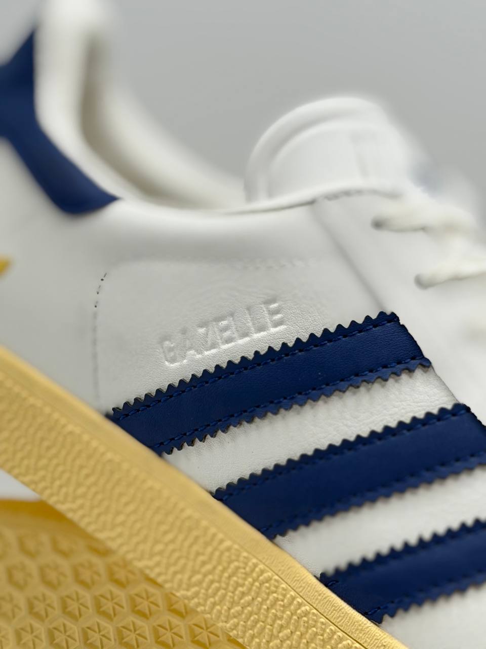 Adidas Gazelle Uk8 Tariners | Blanco-Azul-Amarillo