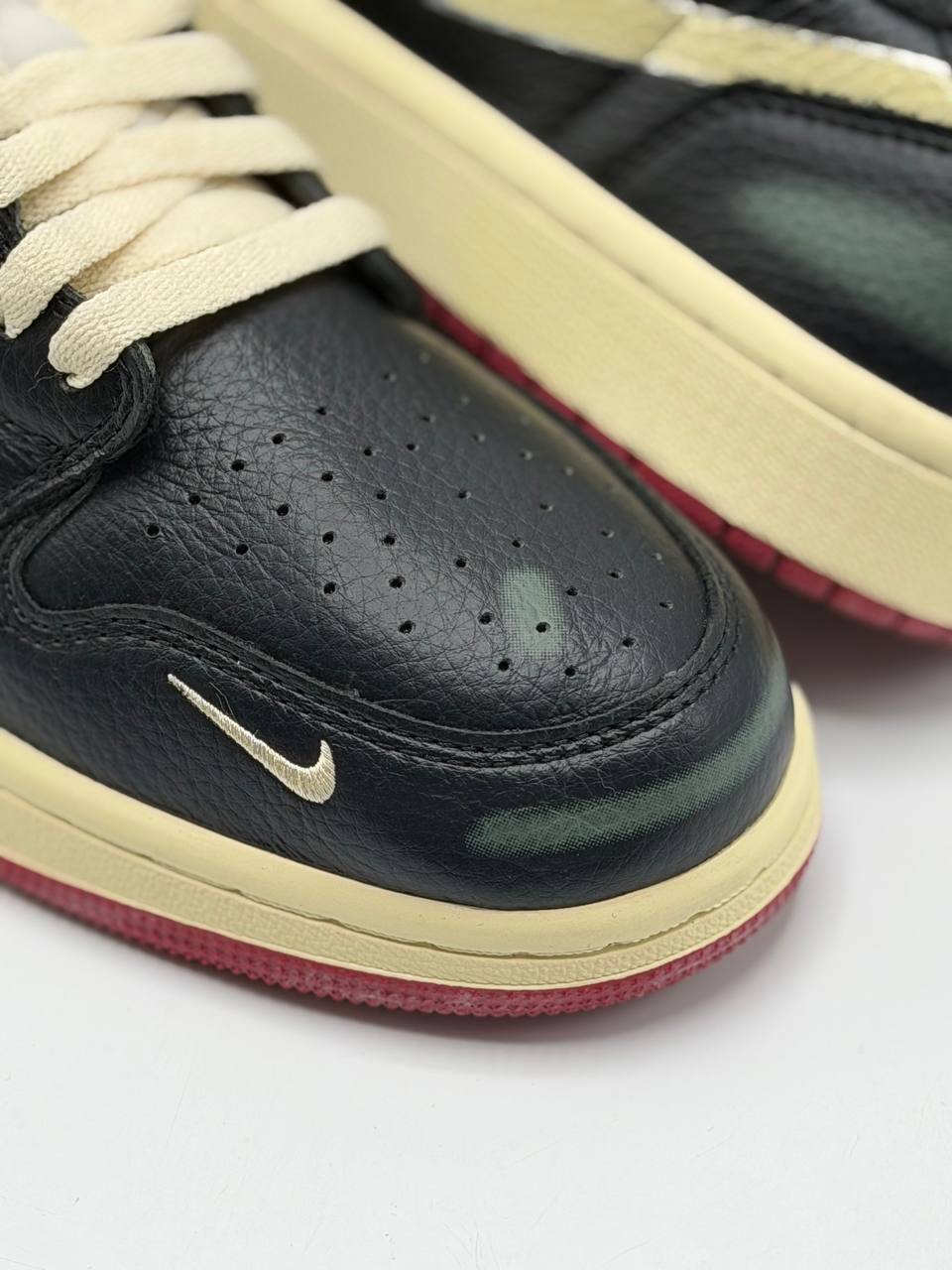 Jordan 1 Retro Low OG 'Nigel Sylvester Better With Time' | Rojo-Negro
