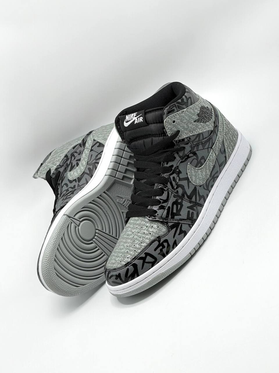 Jordan 1 Retro High OG Rebellionaire | Gris-Negro