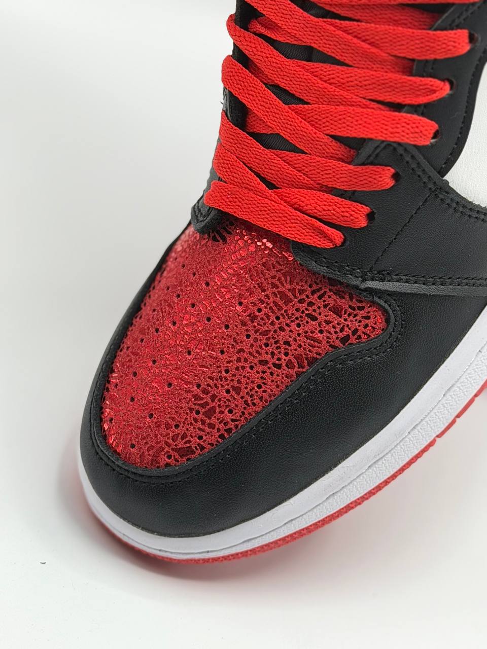 Nike Air Jordan 1 Mid Cracked Red | Rojo-Negro-Blanco