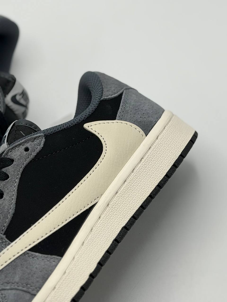 Air Jordan 1 Low x Travis Scott Dark Grey | Blanco-Negro-Gris