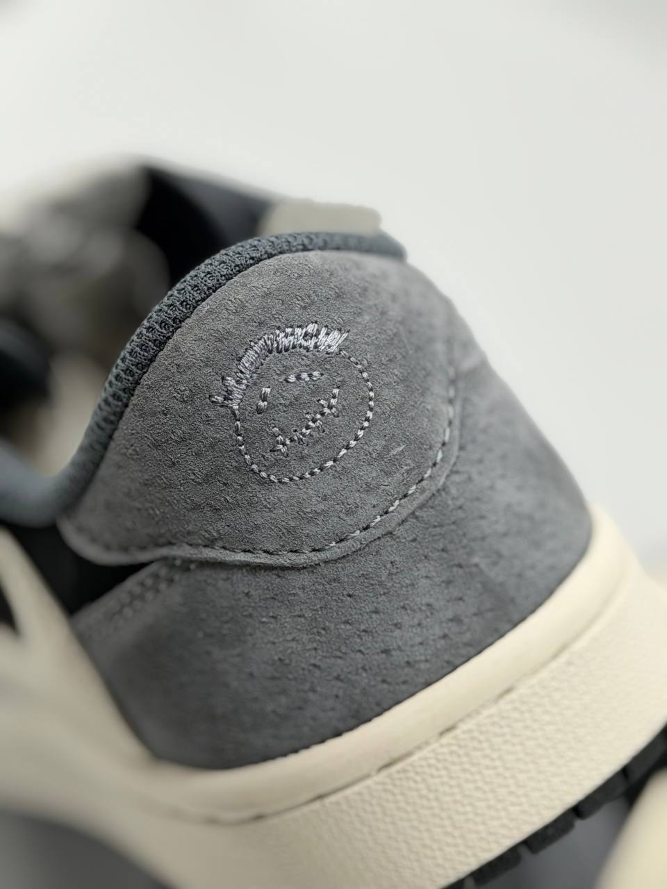 Air Jordan 1 Low x Travis Scott Dark Grey | Blanco-Negro-Gris