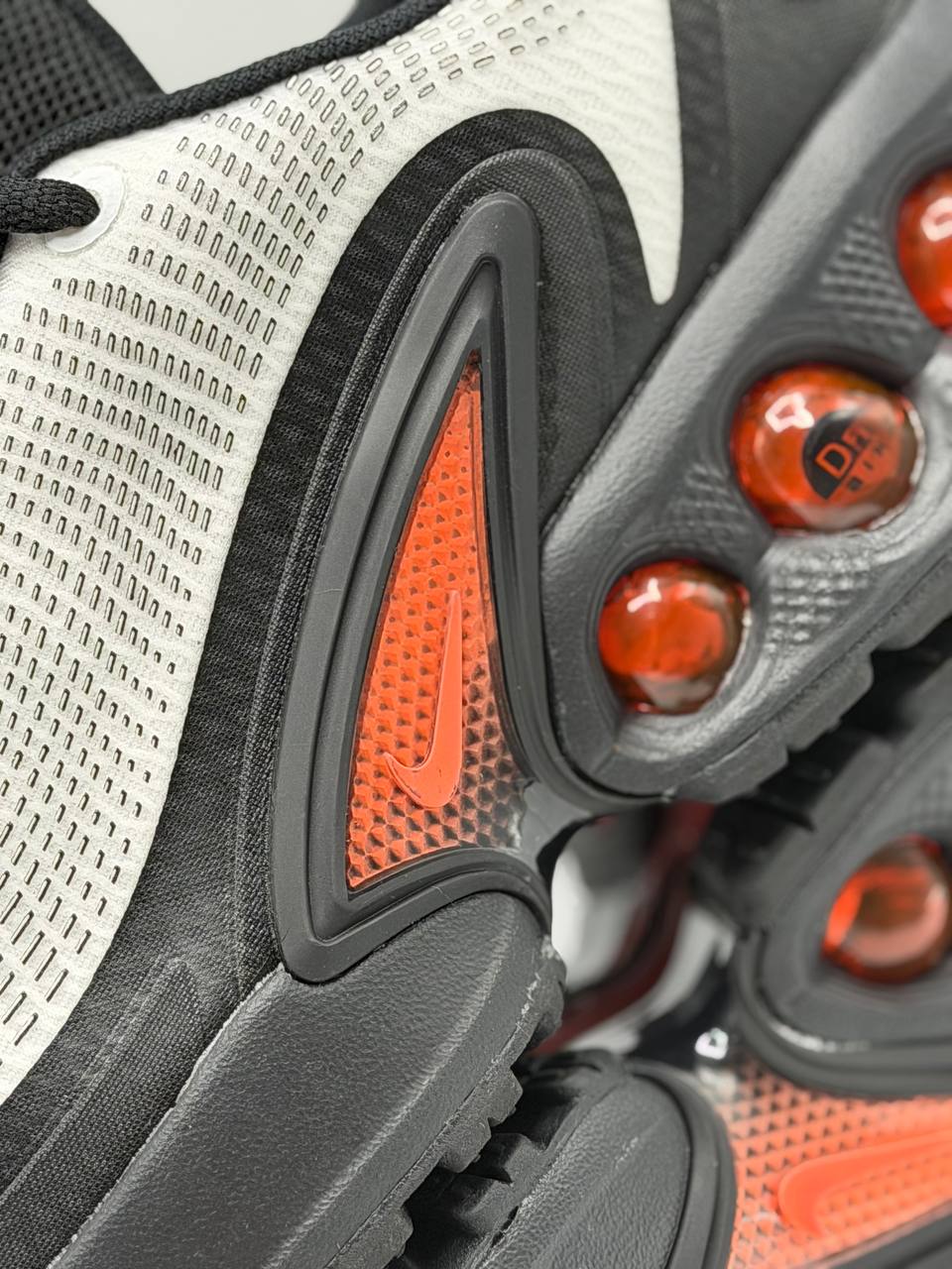 Nike Tenis Air Max Dn Pale Ivory | Negro-Blanco-Naranja