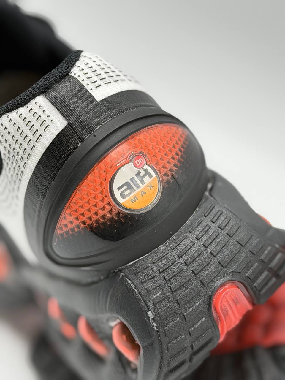 Nike Tenis Air Max Dn Pale Ivory | Negro-Blanco-Naranja