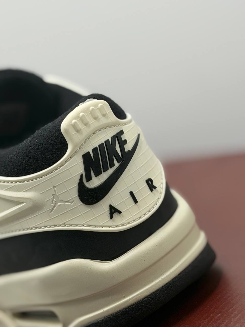 Jordan 4 RM Black Sail | Negro-Blanco