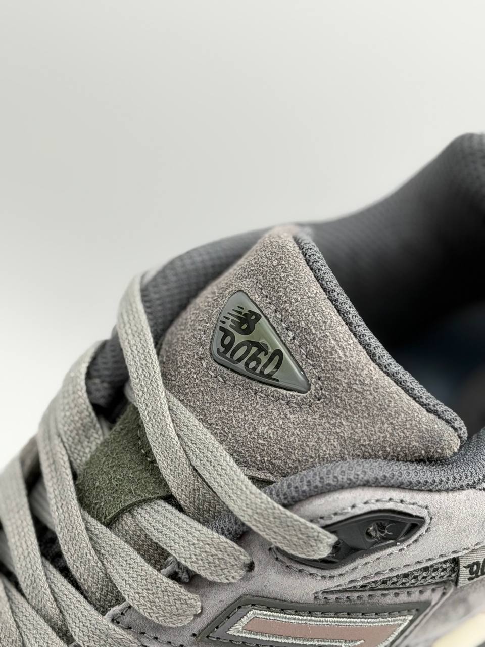 New Balance 9060 Grey Day | Gris