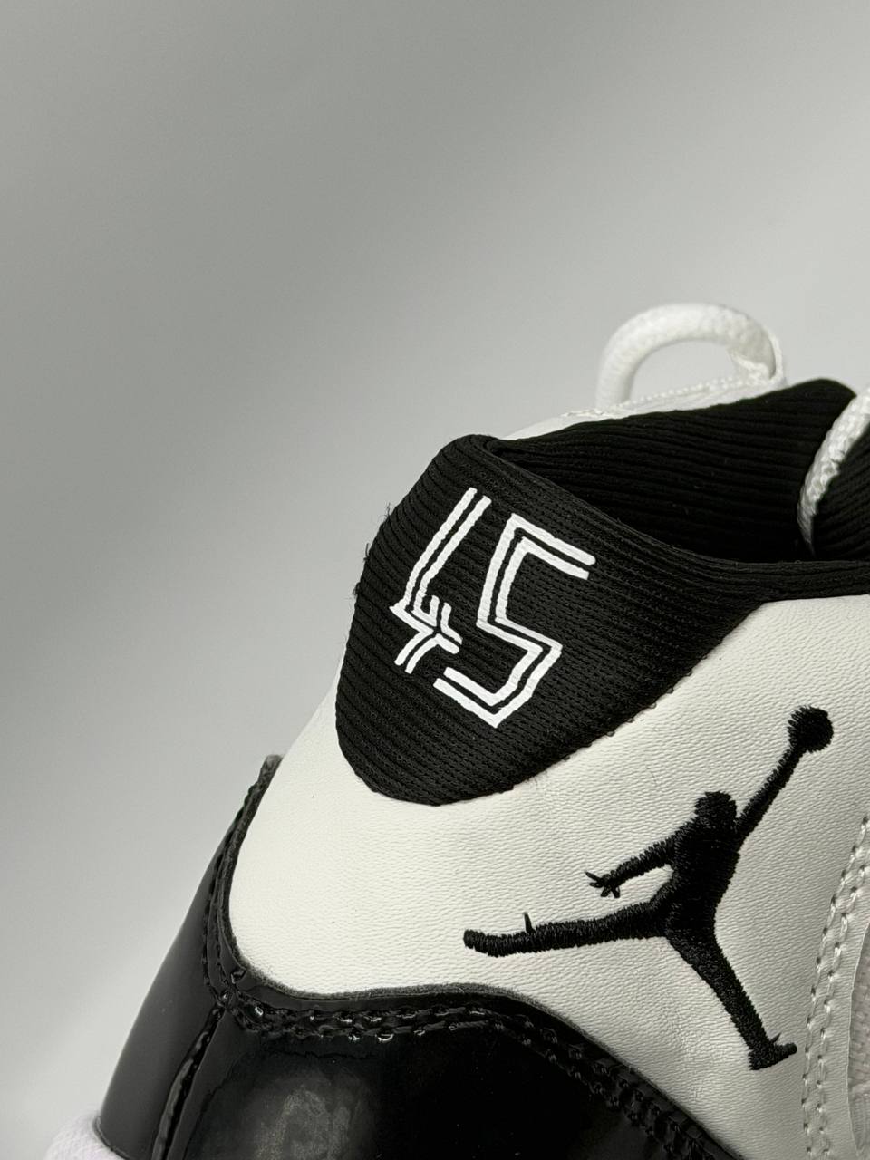 Air Jordan 11 Retro “Concord” | Blanco-Negro-Azul