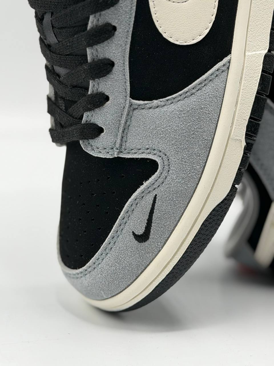 Nike SB Dunk Low Supreme Carbon | Negro-Gris