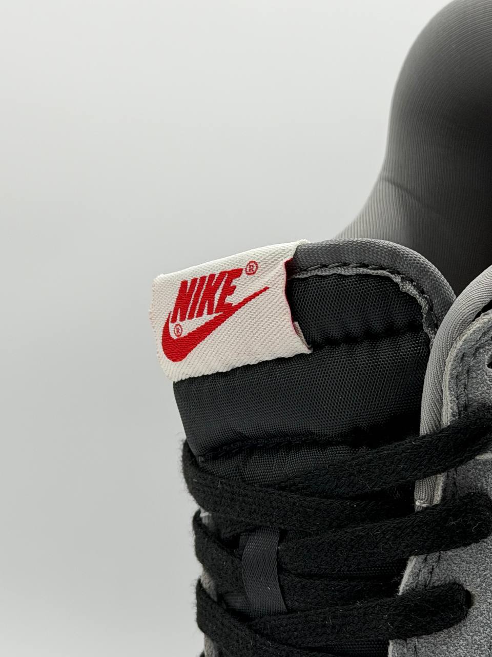 Nike SB Dunk Low Supreme Carbon | Negro-Gris