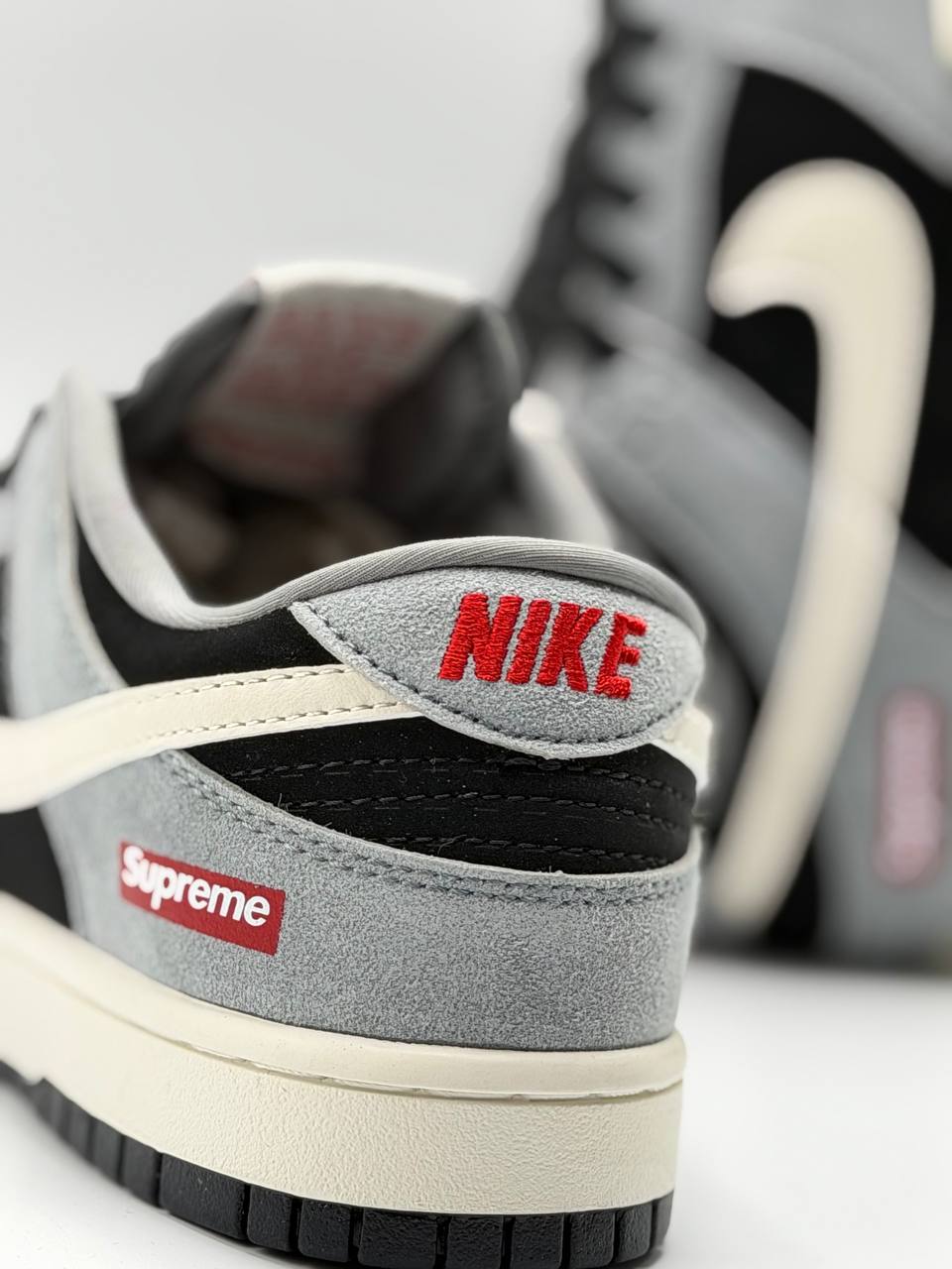 Nike SB Dunk Low Supreme Carbon | Negro-Gris