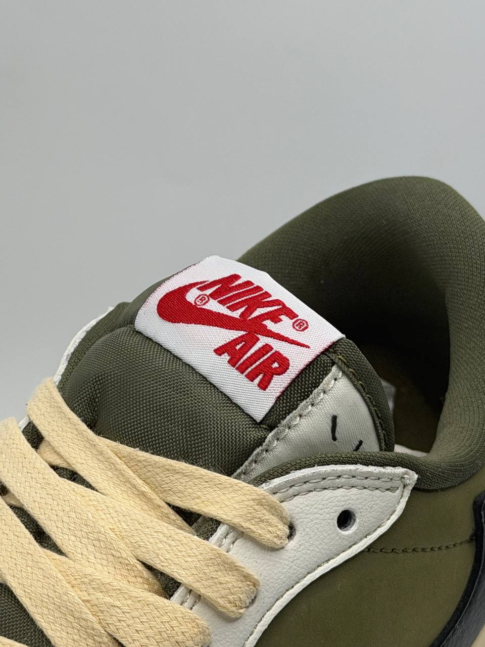 Air Jordan 1 Retro Low OG SP Travis Scott Medium Olive | Blanco-Verde