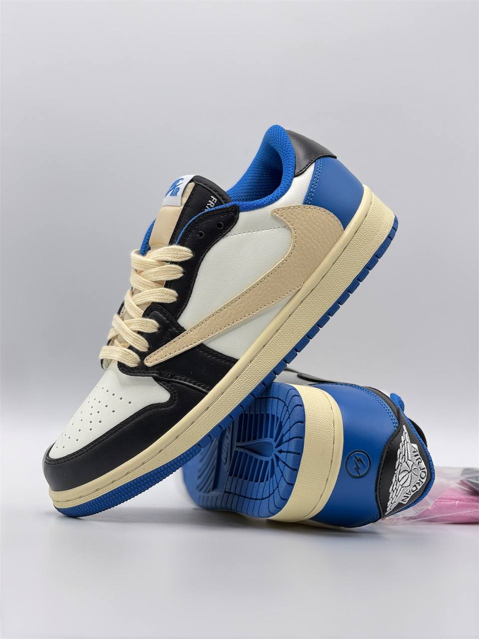 Jordan 1 Retro Low OG SP Fragment x Travis Scott
