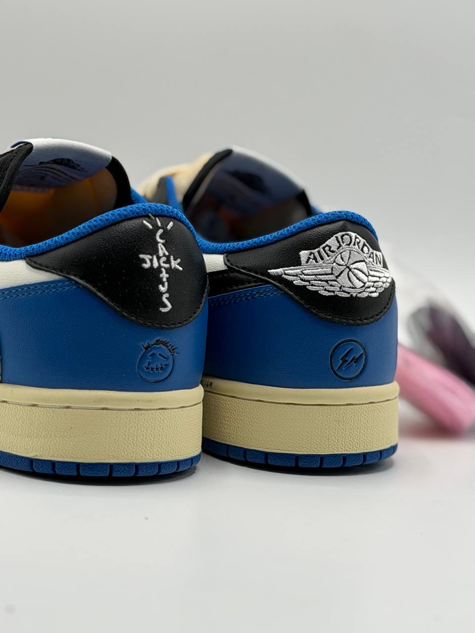 Jordan 1 Retro Low OG SP Fragment x Travis Scott