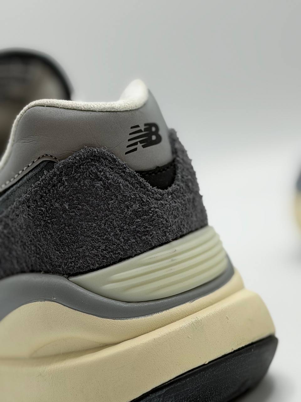 New Balance 9060 “Grey Cream" | Gris