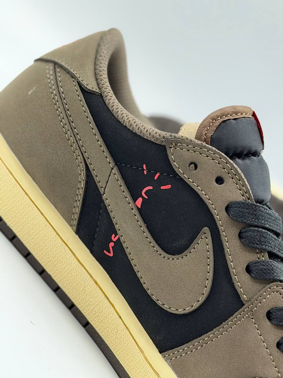 Air Jordan 1 Retro Low OG SP Travis Scott Mocha | Marrón-Negro