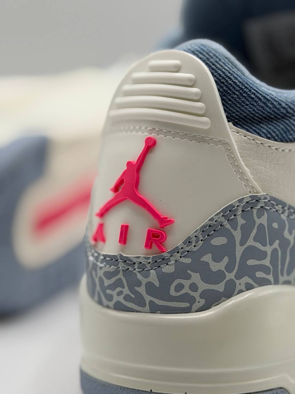 Air Jordan 3 Retro “Cobalt Bliss” | Blanco-Azul-Rosa