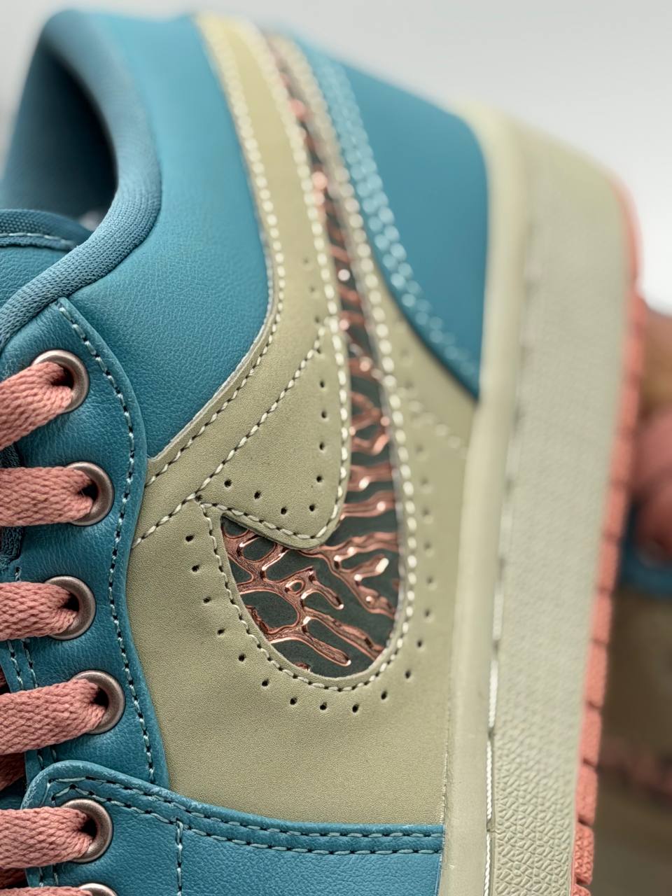 Air Jordan 1 Low “Somos Eternos” | Rosa-Azul