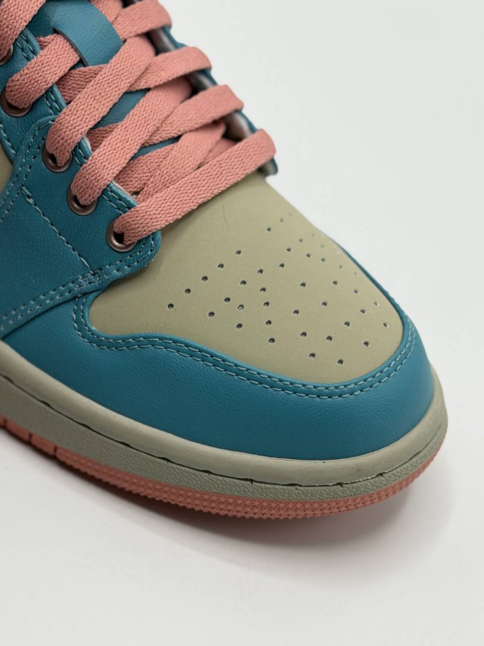 Air Jordan 1 Low “Somos Eternos” | Rosa-Azul
