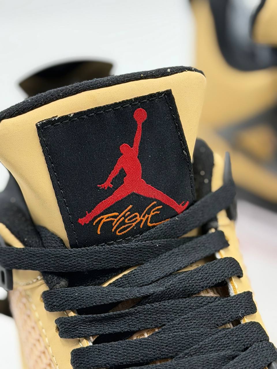 Air Jordan 4 "Sesame and Black". | Beige-Negro