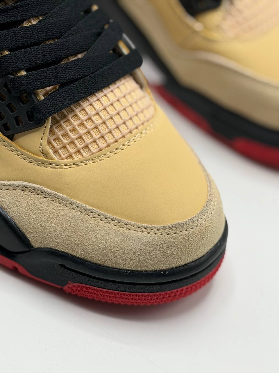 Air Jordan 4 "Sesame and Black". | Beige-Negro
