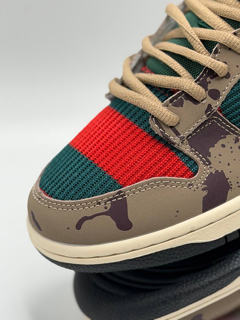 Nike SB Dunk Low Freddy Krueger | Marrón-Verde-Rojo