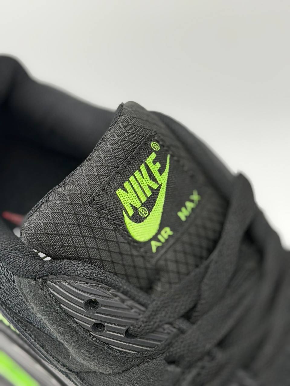 Nike Air Max 90 Black Chlorophyll  | Negro-Verde