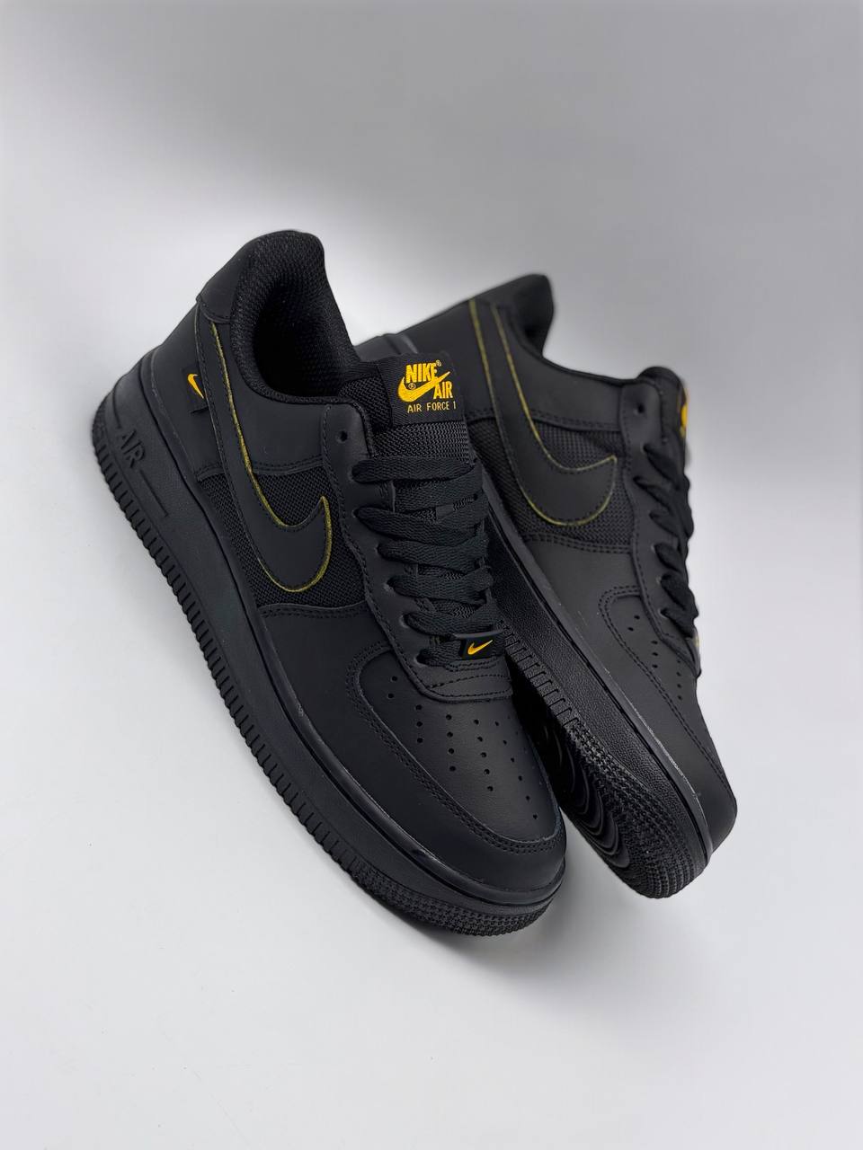 Air Force 1 '07' Low Black University Gold | Negro