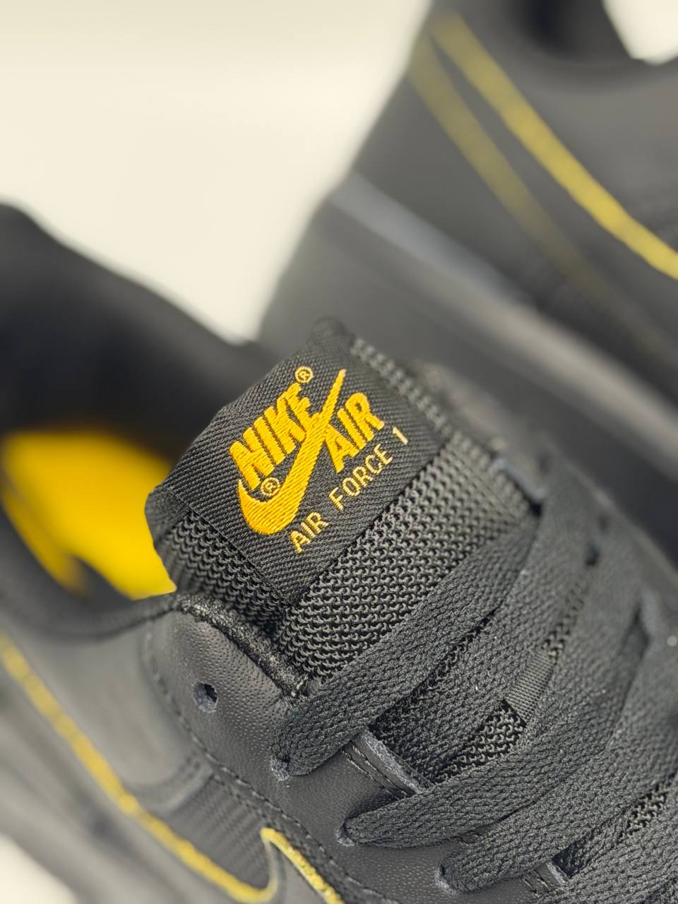 Air Force 1 '07' Low Black University Gold | Negro