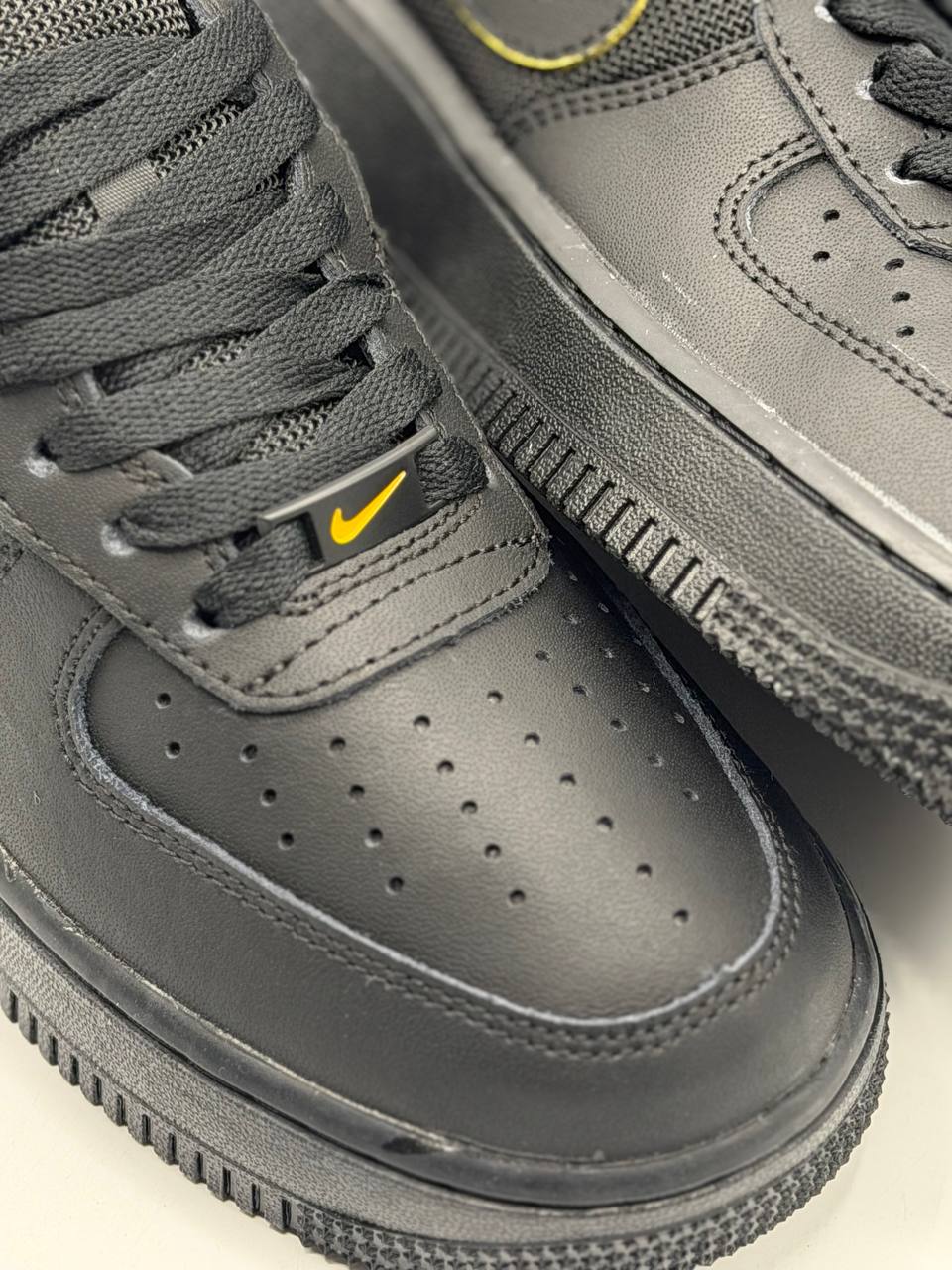 Air Force 1 '07' Low Black University Gold | Negro