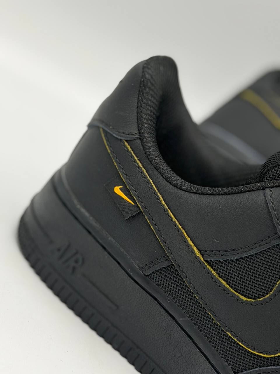 Air Force 1 '07' Low Black University Gold | Negro