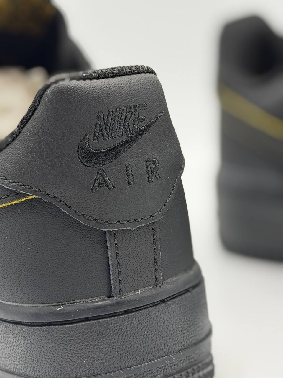 Air Force 1 '07' Low Black University Gold | Negro