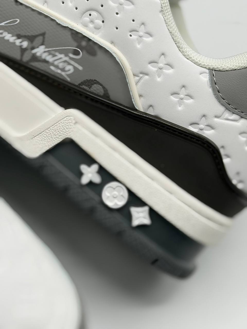 Louis Vuitton Trainer Monogram Denim  | Gris-Blanco |