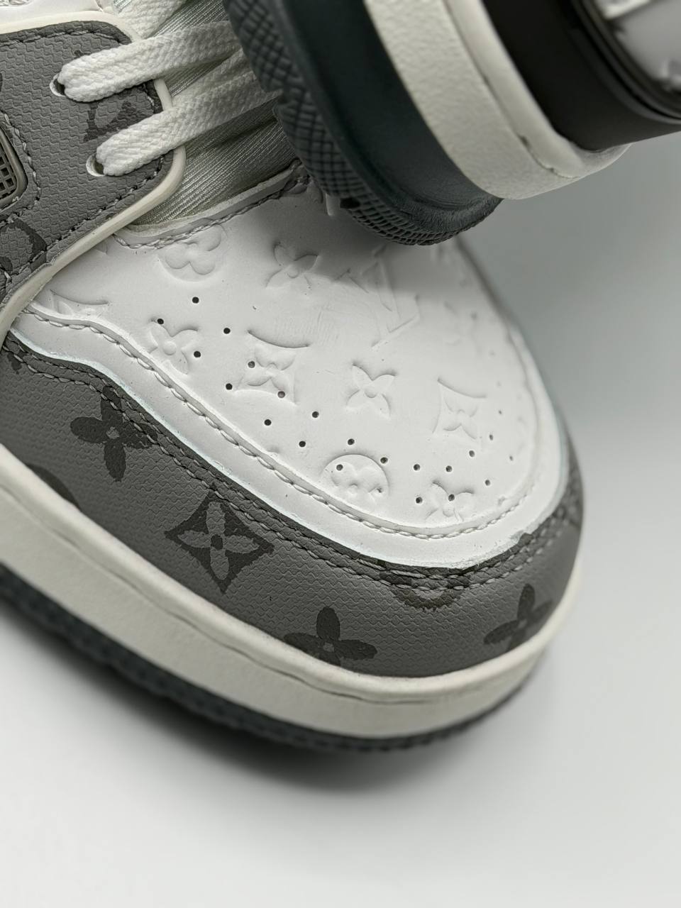 Louis Vuitton Trainer Monogram Denim  | Gris-Blanco |