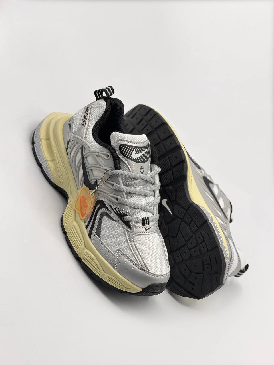 Nike Skate  | Plateado-Gris-Negro |
