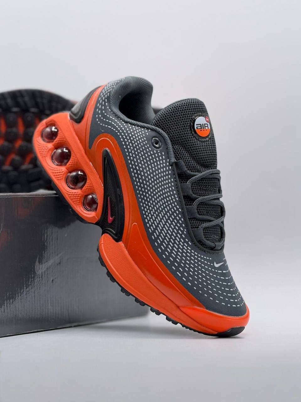 Air Max DN QS Dark Smoke Grey/Metallic Dark  | Naranja-Negro |