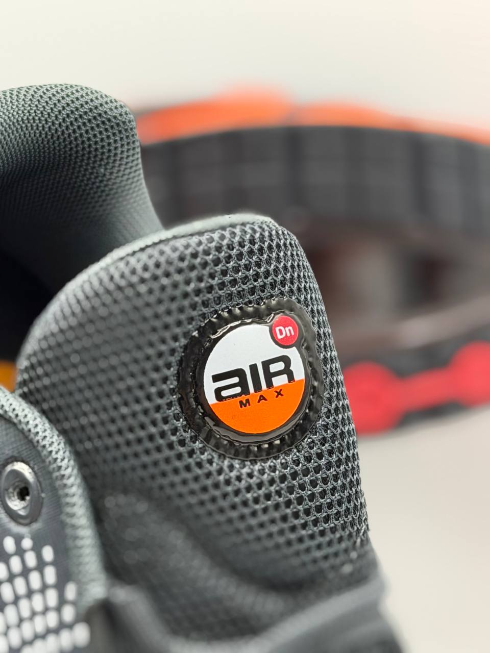 Air Max DN QS Dark Smoke Grey/Metallic Dark  | Naranja-Negro |