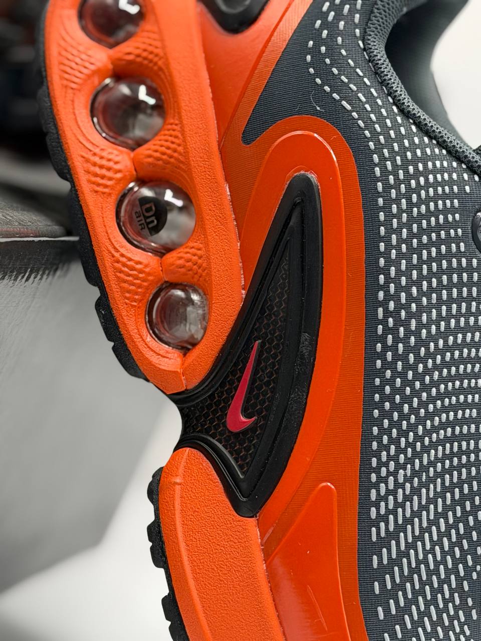 Air Max DN QS Dark Smoke Grey/Metallic Dark  | Naranja-Negro |