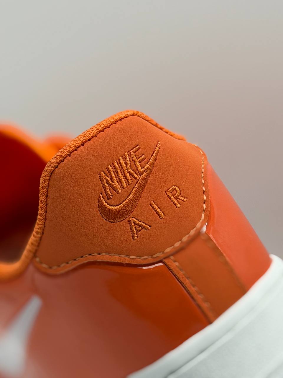 La Nike Air Force 1 'Orange White Patent'  | Naranja-Blanco |