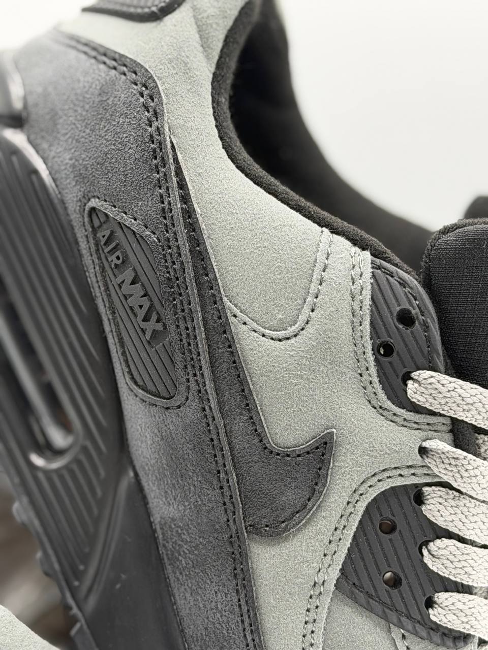 Nike Air Max 90 Essential "Grey Suede"  | Gris-Negro-Rojo |