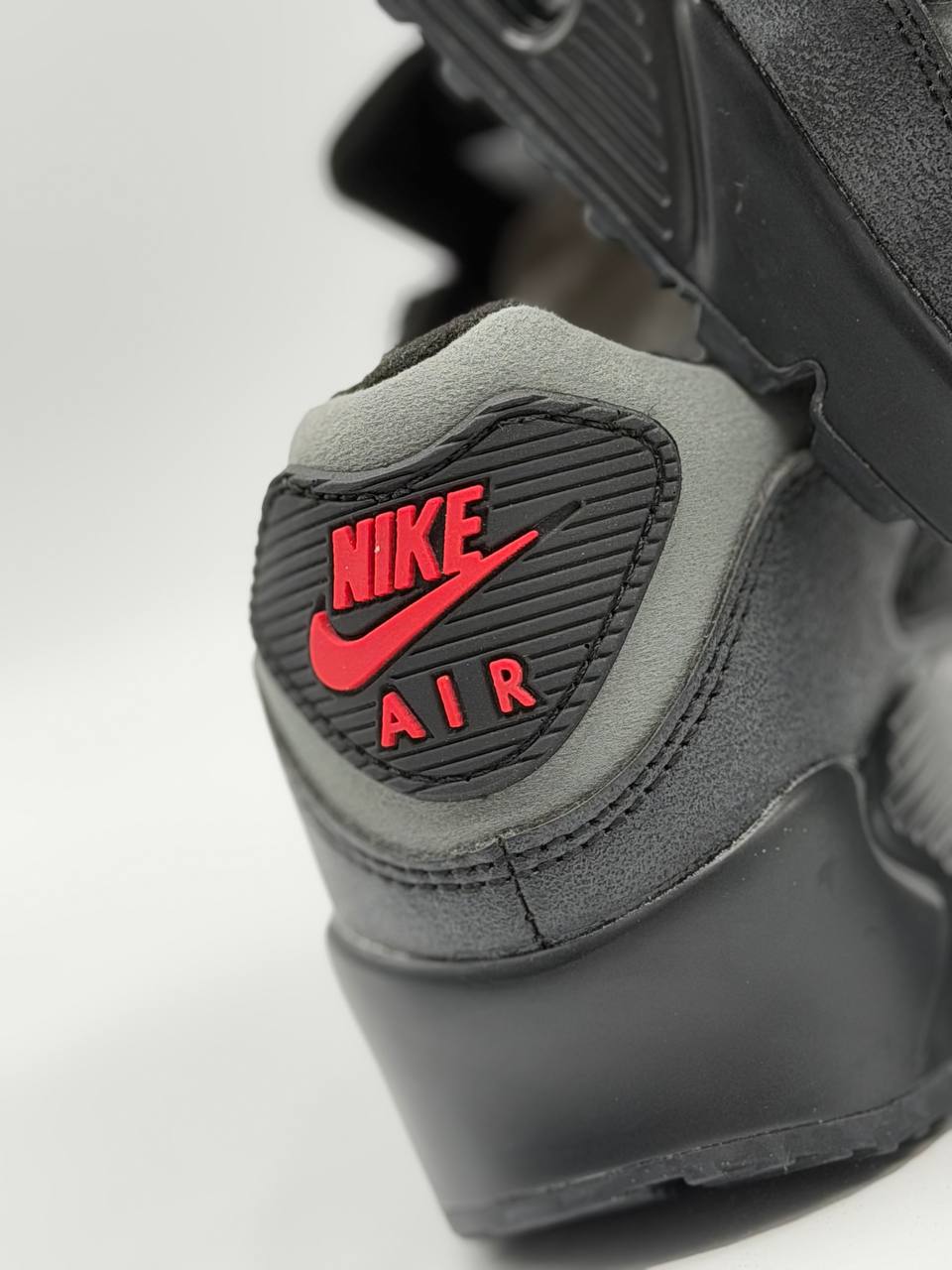 Nike Air Max 90 Essential "Grey Suede"  | Gris-Negro-Rojo |