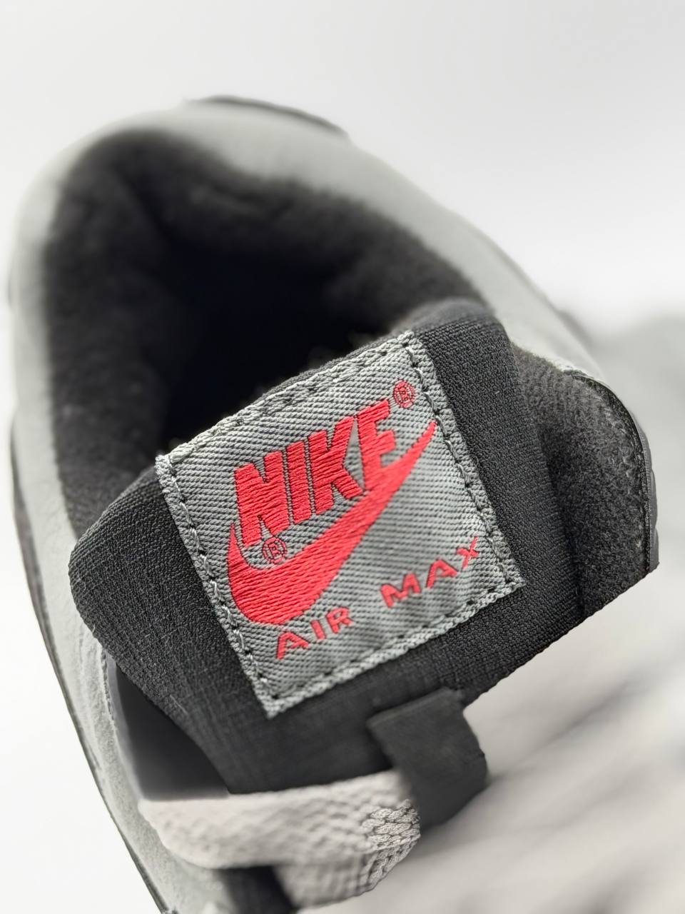 Nike Air Max 90 Essential "Grey Suede"  | Gris-Negro-Rojo |