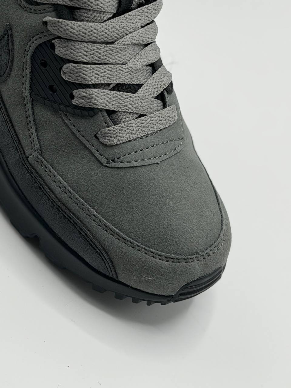 Nike Air Max 90 Essential "Grey Suede"  | Gris-Negro-Rojo |