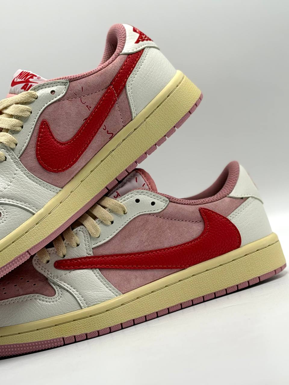 Air Jordan 1 Low x Travis Scott “Tropical Pink”  | Rosa-Beige-Rojo |