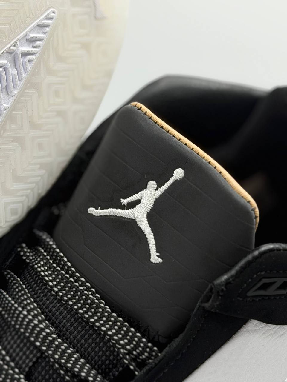 Air Jordan 40 "The classic"   Blanco | Negro