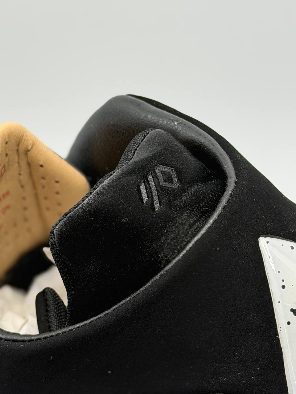 Air Jordan 40 "The classic"   Blanco | Negro