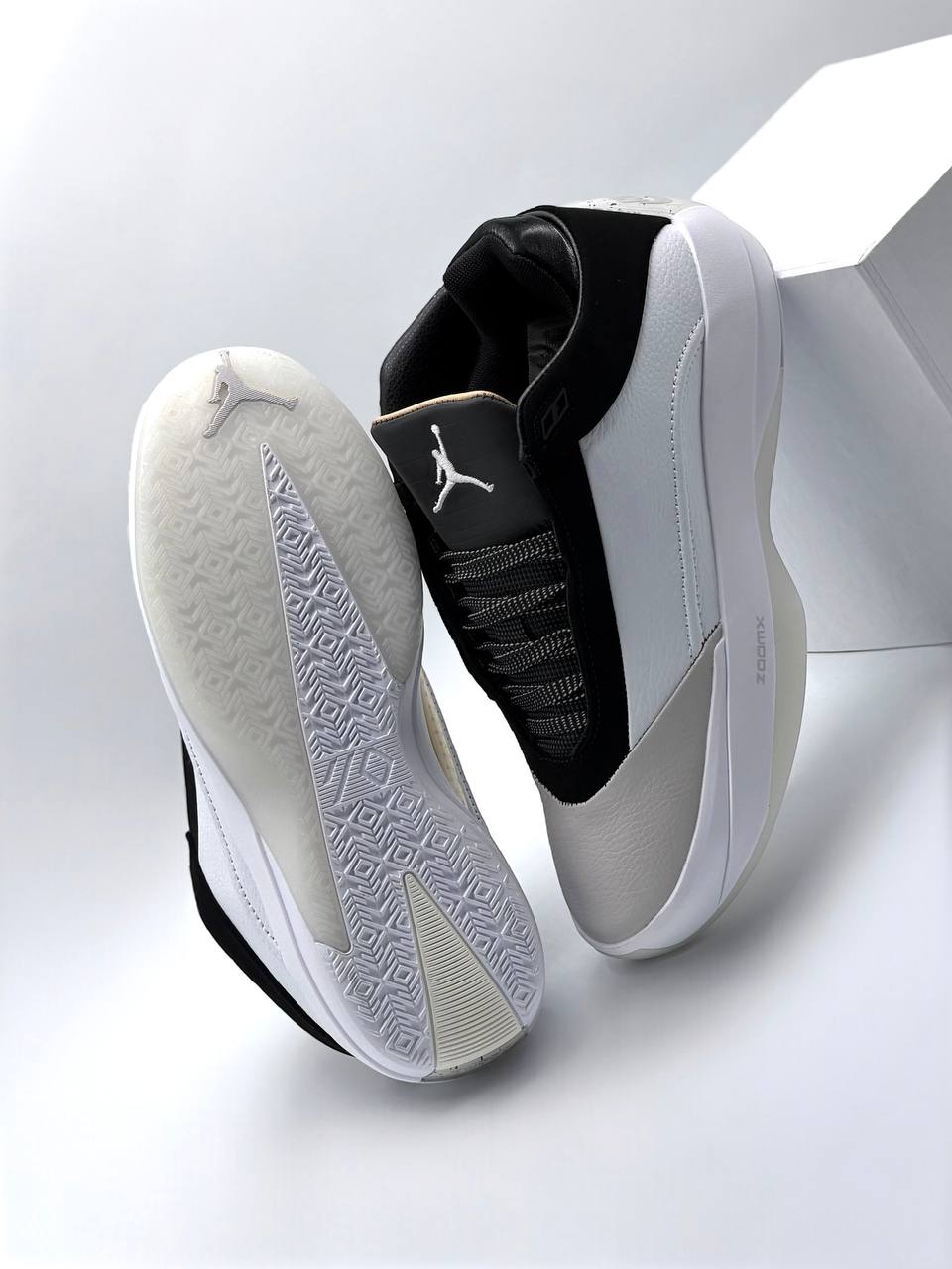 Air Jordan 40 "The classic"   Blanco | Negro