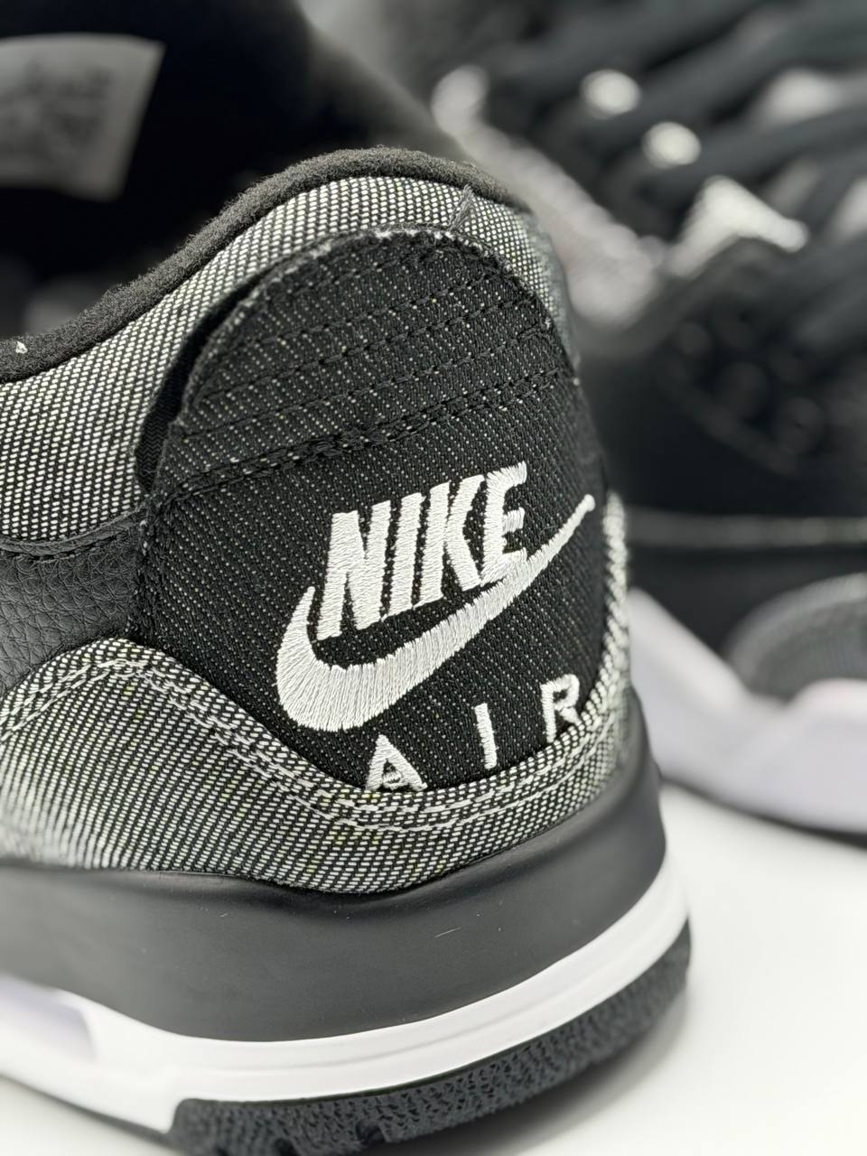 Jordan Air Jordan 3 x Levi's  Negro | Gris