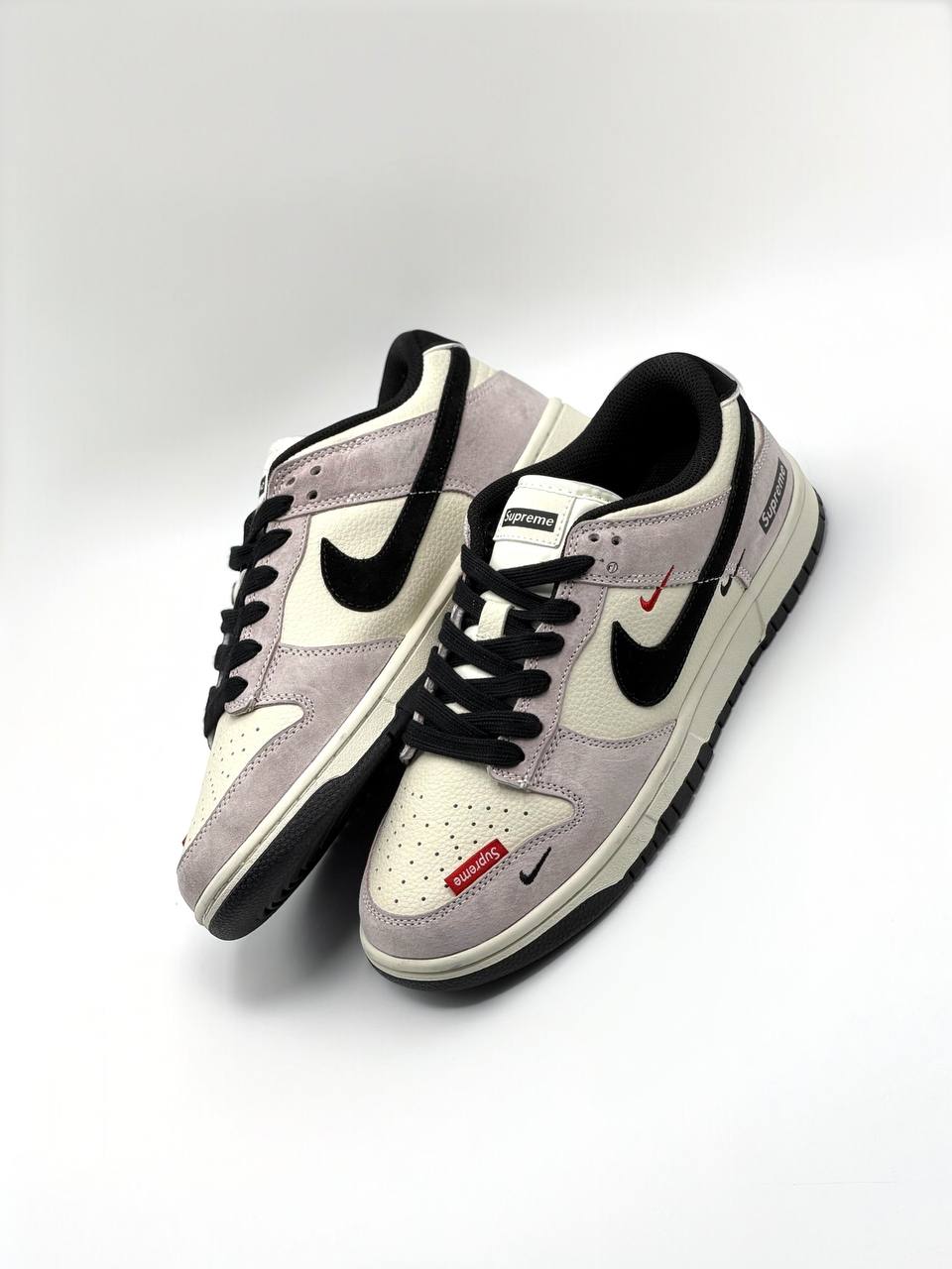 Nike SB Dunk Low x Supreme | Negro-Rosa-Blanco |
