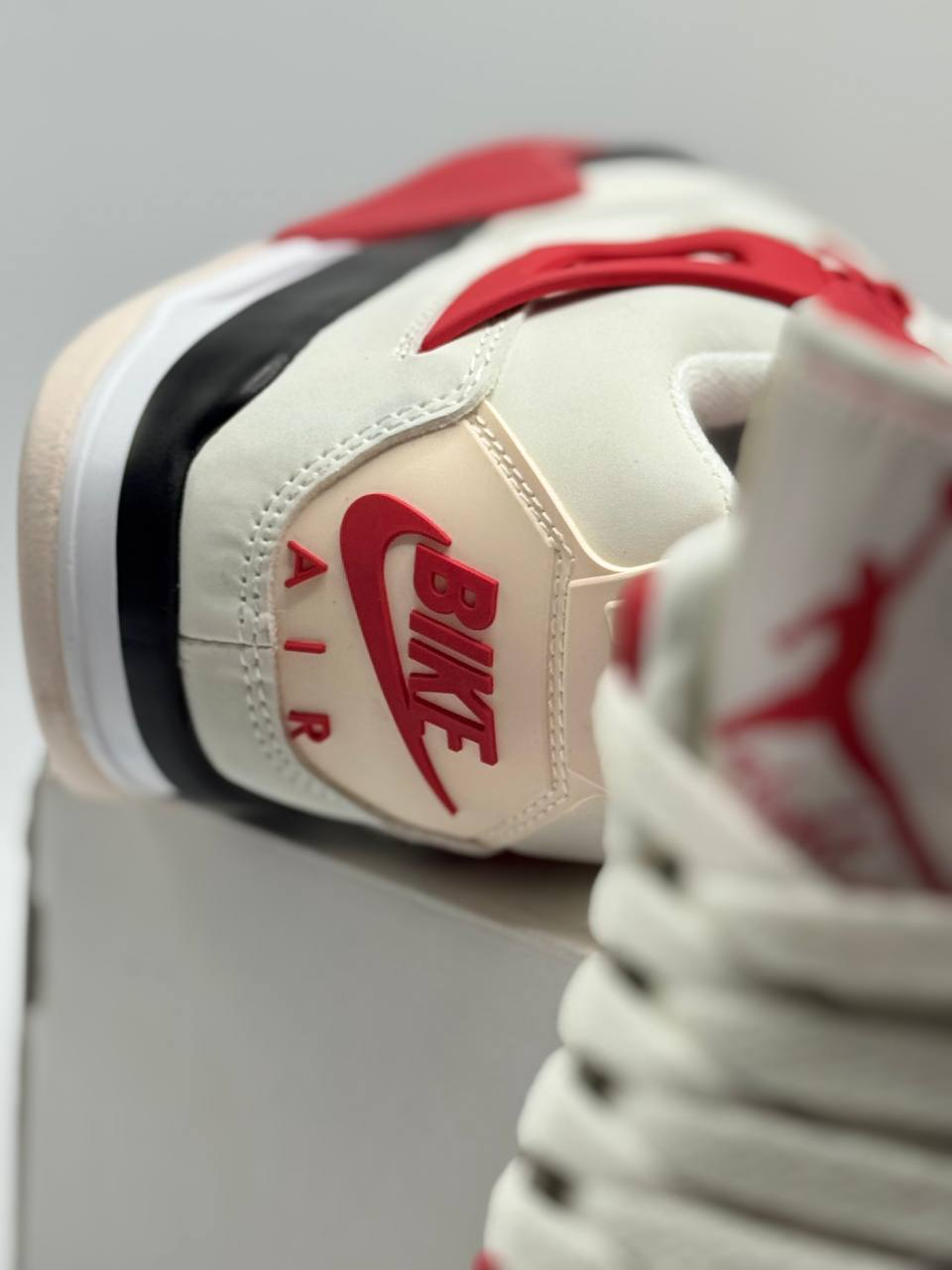 Air Jordan 4 x Nigel Sylvester “Brick After Brick"  | Beige-Rojo |