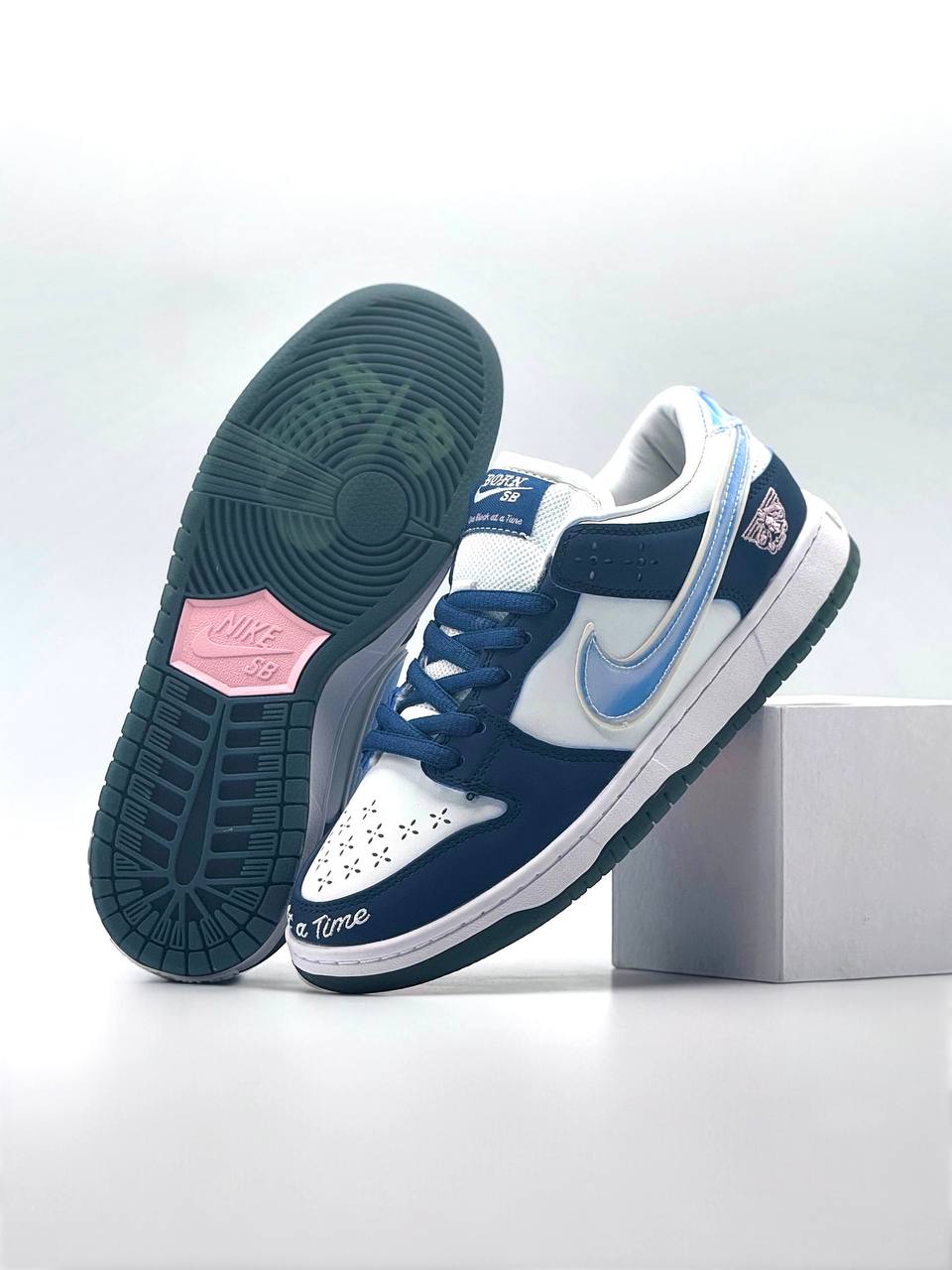 Nike SB Dunk Low “Born X Raised”  | Azul-Blanco |